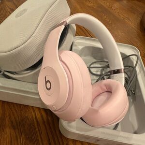 Beats Studio Pro Bluetooth Wireless
Headphones - Matte Pink